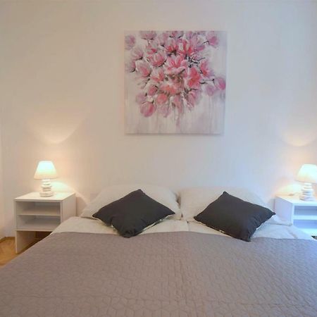 Apartments Jadanec Malinska Buitenkant foto