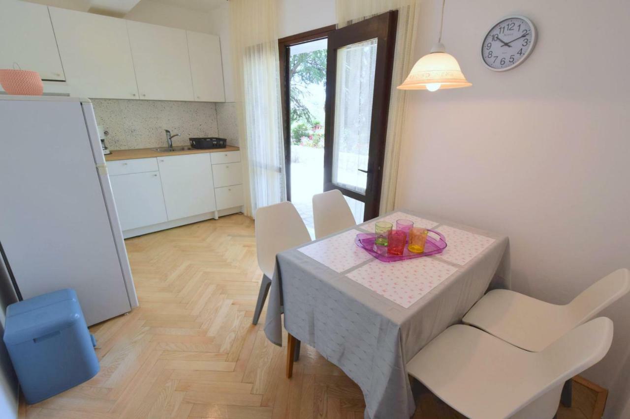 Apartments Jadanec Malinska Buitenkant foto