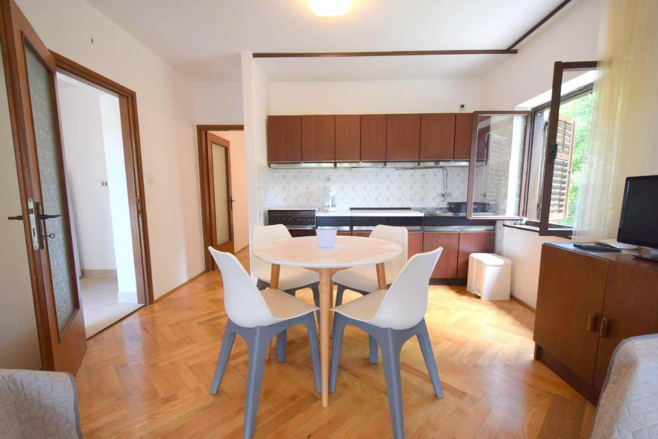 Apartments Jadanec Malinska Buitenkant foto