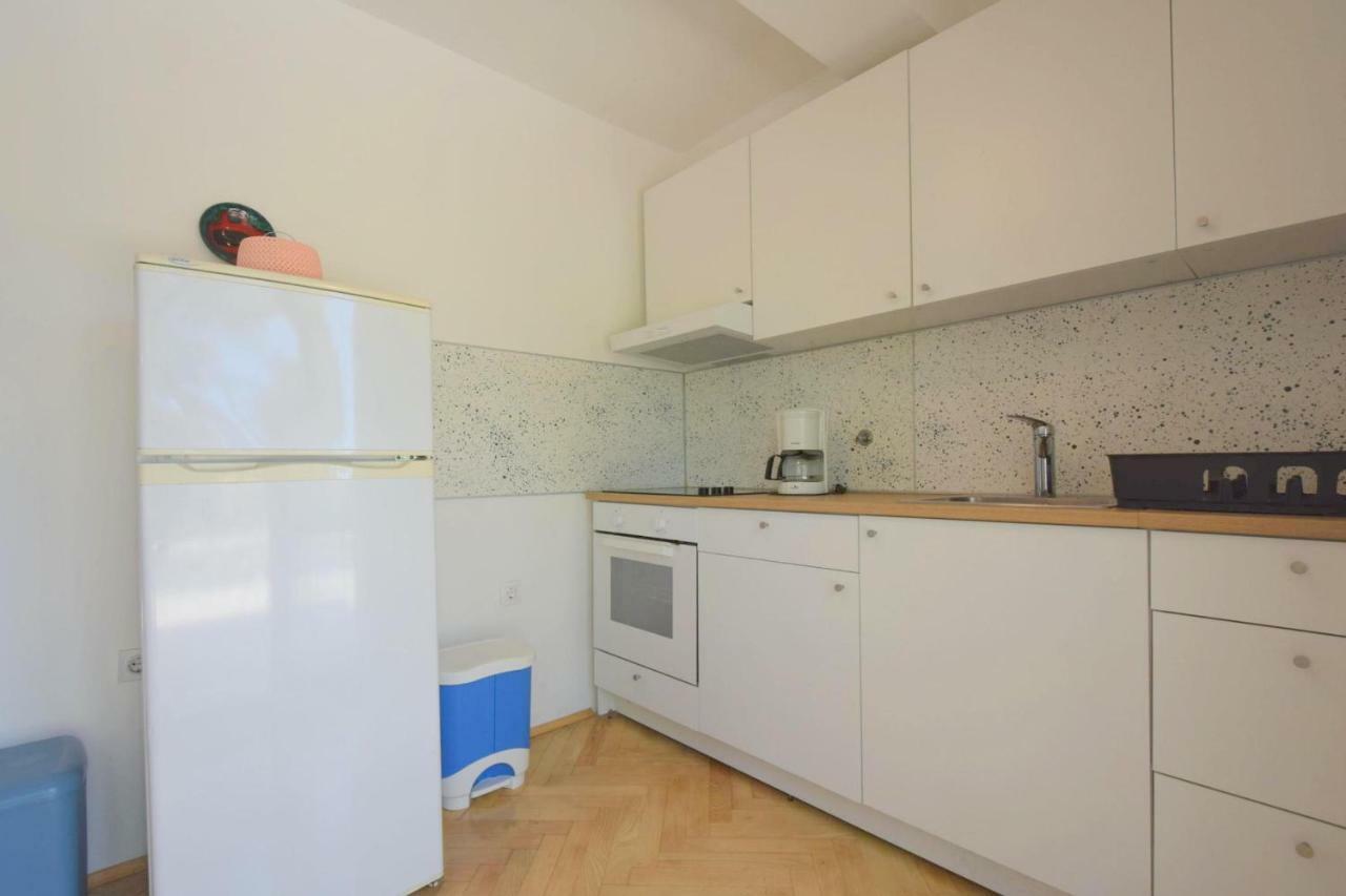 Apartments Jadanec Malinska Buitenkant foto